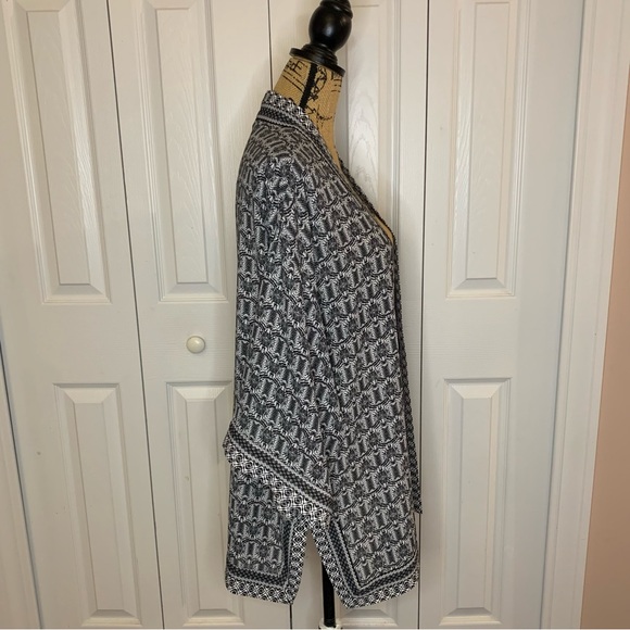 Max Studio Open Front Black and White Monochrome Geometric Kimono - Picture 8 of 13